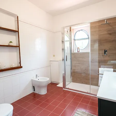 Scafa, Con Piscina E Vista Mare