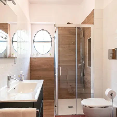 Scafa, Con Piscina E Vista Mare *