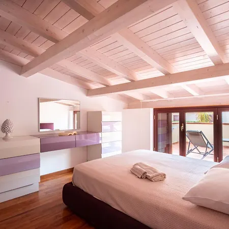 Lägenhet Scafa, Con Piscina E Vista Mare Capo dʼOrlando